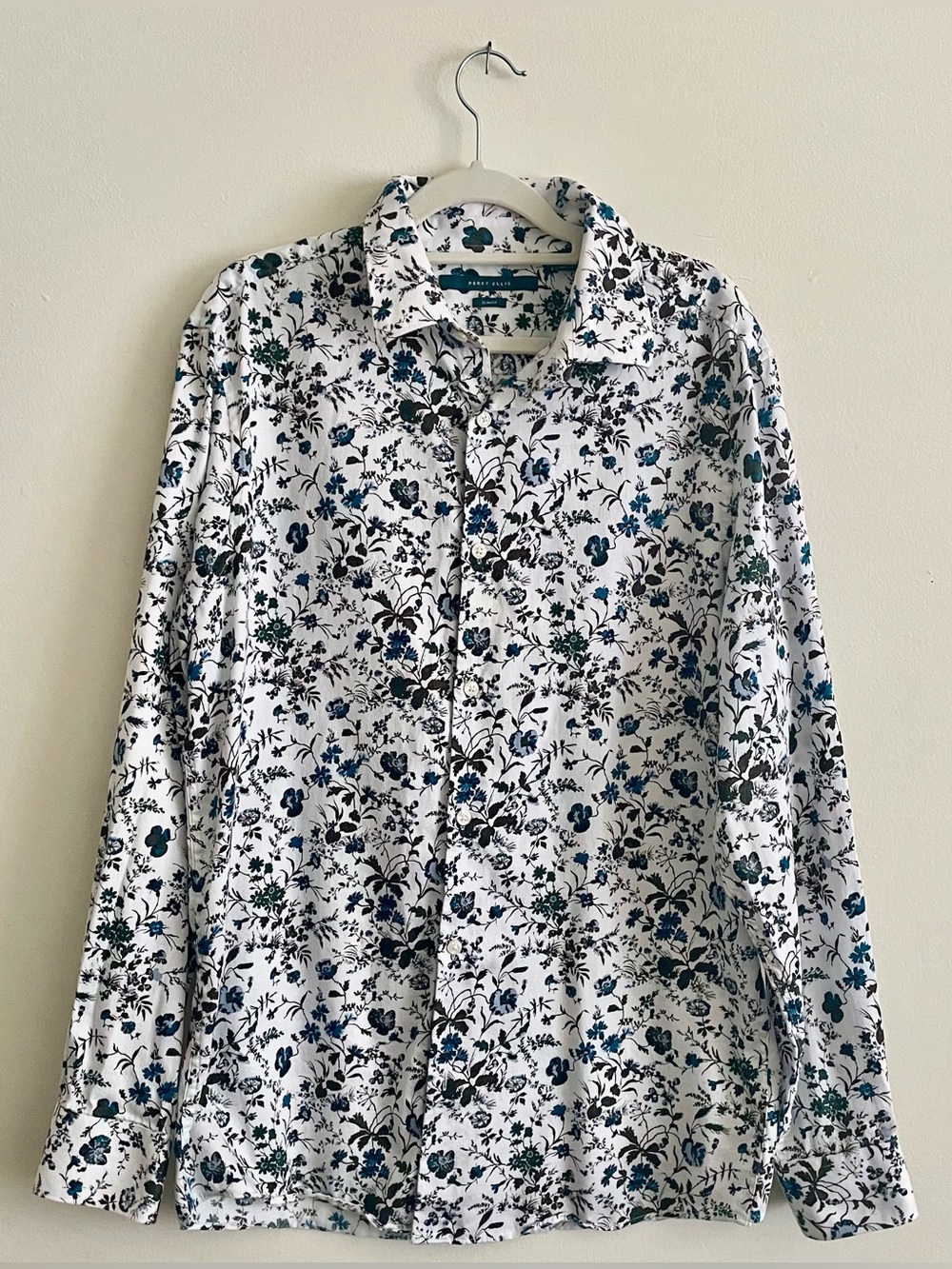 ⚓️ NWOT Perry Ellis White Button-Down Shirt with Blue & Black Floral Print ⚓️